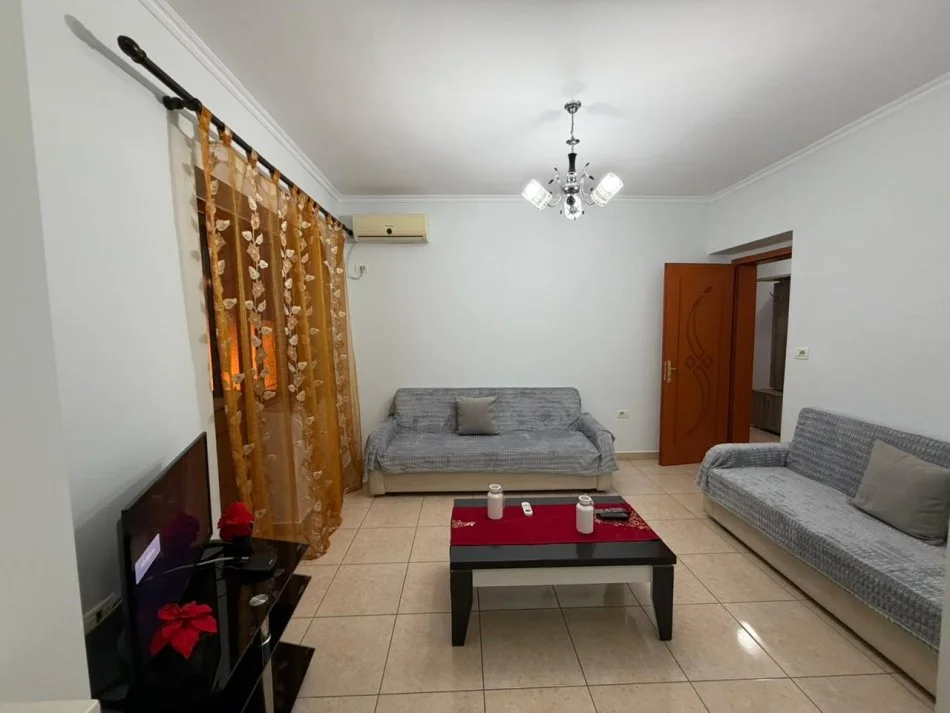 Tirane, jepet me qera apartament 1+1 Kati 3, 56 m² 430 € (Medreseja)