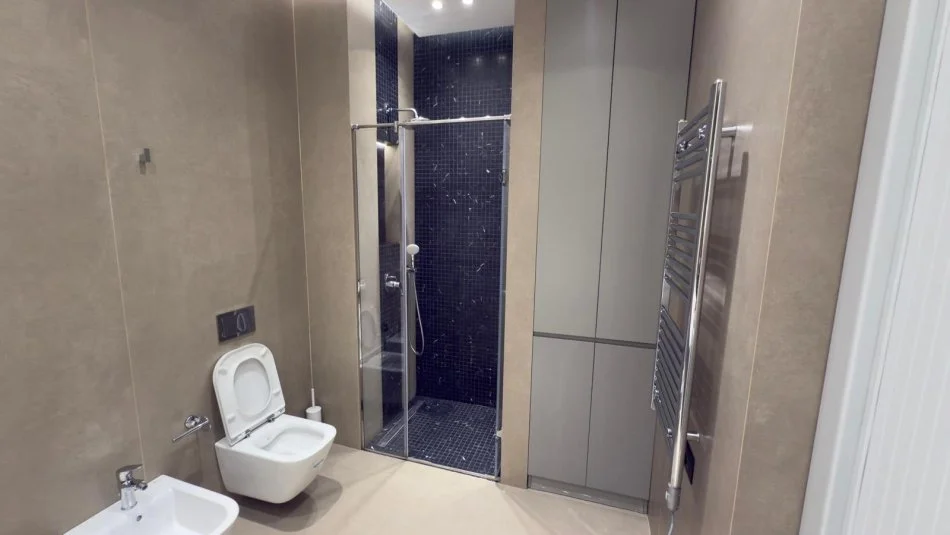 Tirane, jepet me qera apartament 1+1 , 70 m² 1.000 € (Square 21.)