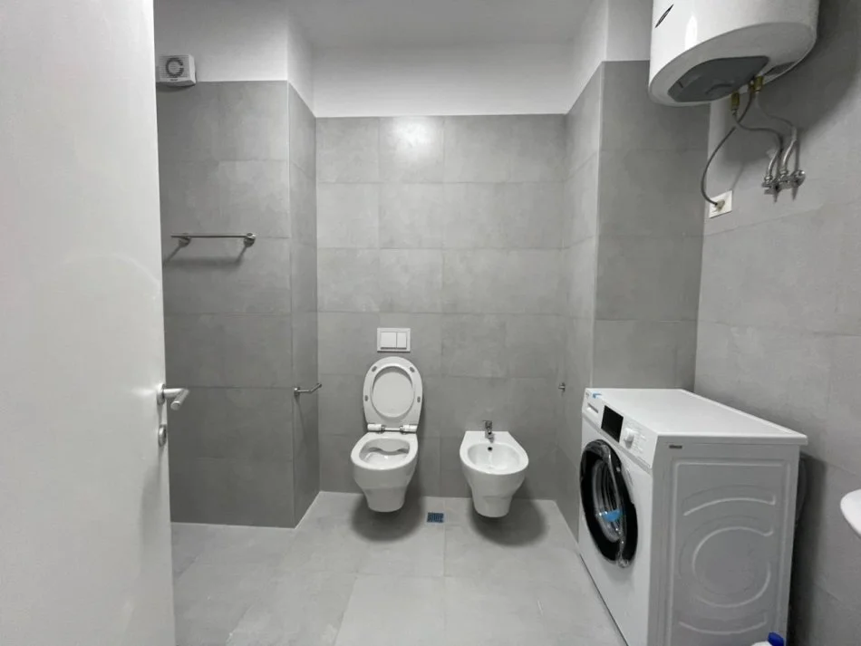 Tirane, jepet me qera apartament 2+1 Kati 2, 118 m² 1.200 € (Liqeni i Thate.)