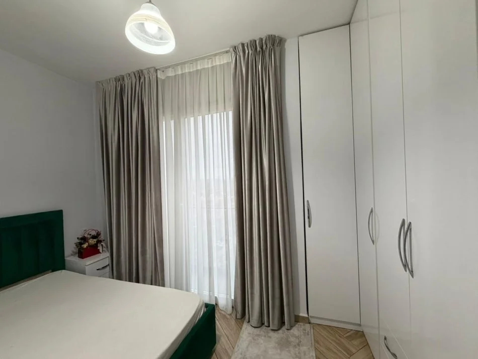 Tirane, jepet me qera apartament 1+1 Kati 2, 65 m² 500 € (Shkolla e Bashkuar.)