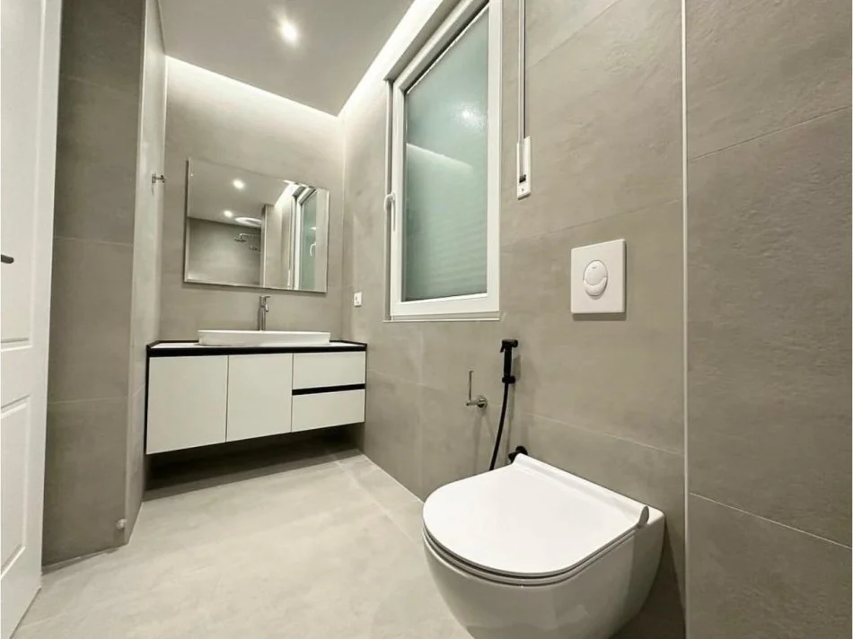 Tirane, jepet me qera apartament 2+1 Kati 6, 113 m² 950 € (Shkolla e Baletit.)