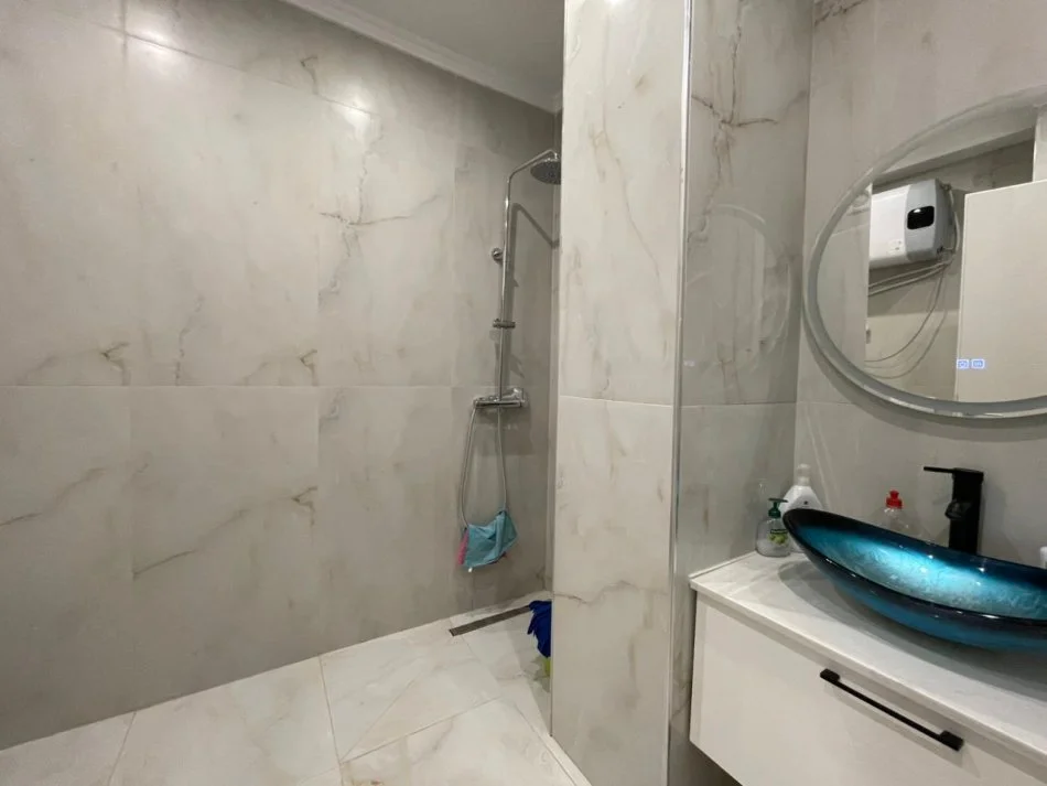 Tirane, jepet me qera apartament 2+1 Kati 5, 110 m² 1.100 € (Liqeni i Thate.)