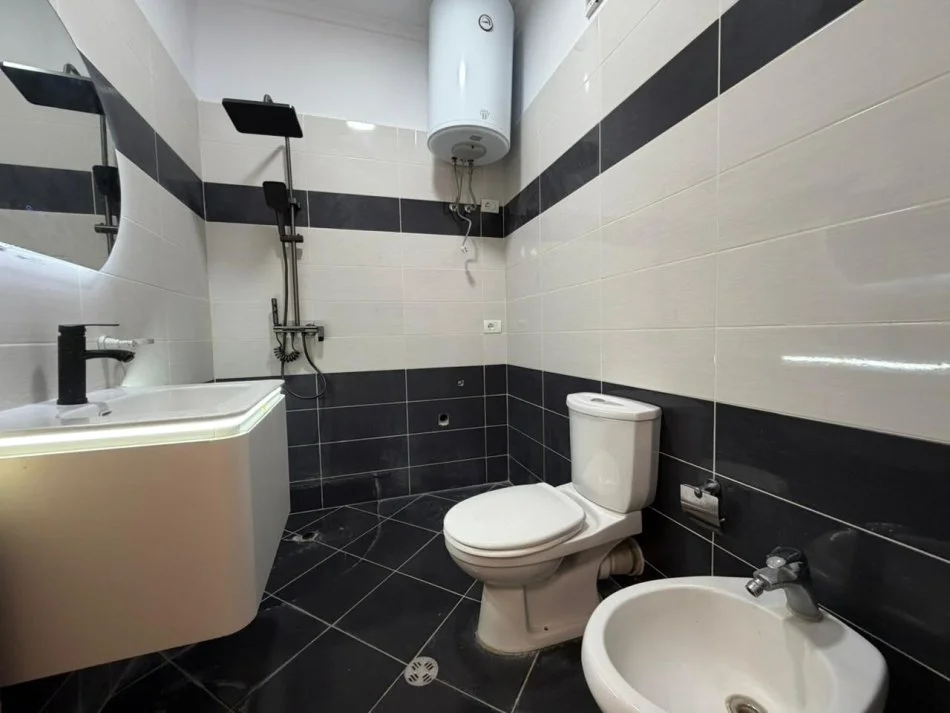 Tirane, shitet apartament 2+1 Kati 5, 100 m² 1.580.426 € (Astir.)