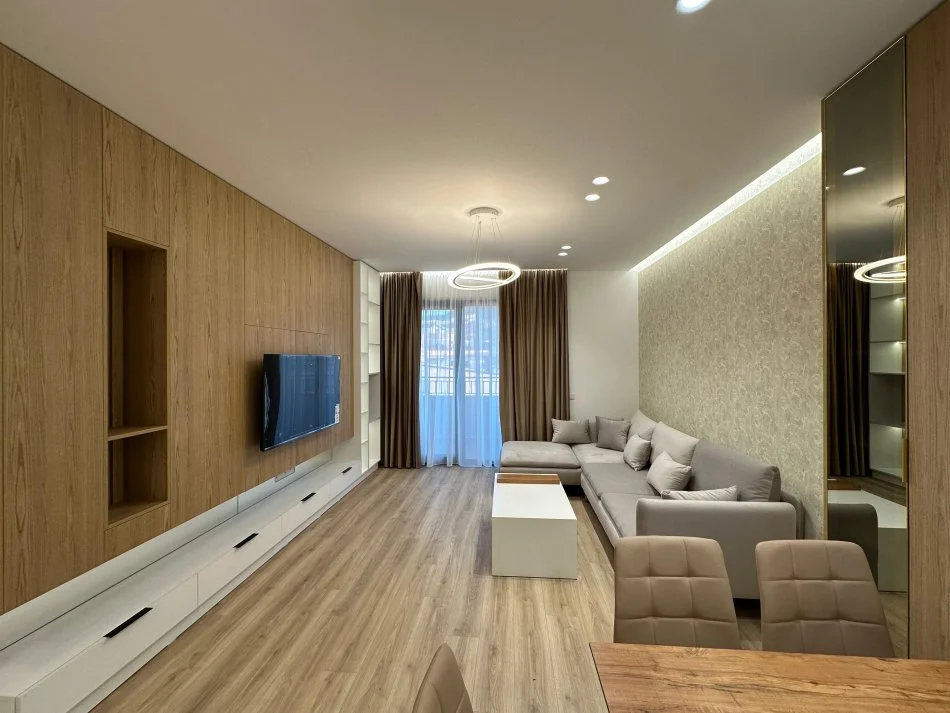 Tirane, jepet me qera apartament 2+1+Ballkon Kati 5, 110 m² 1.500 € (LIQENI I THATE)