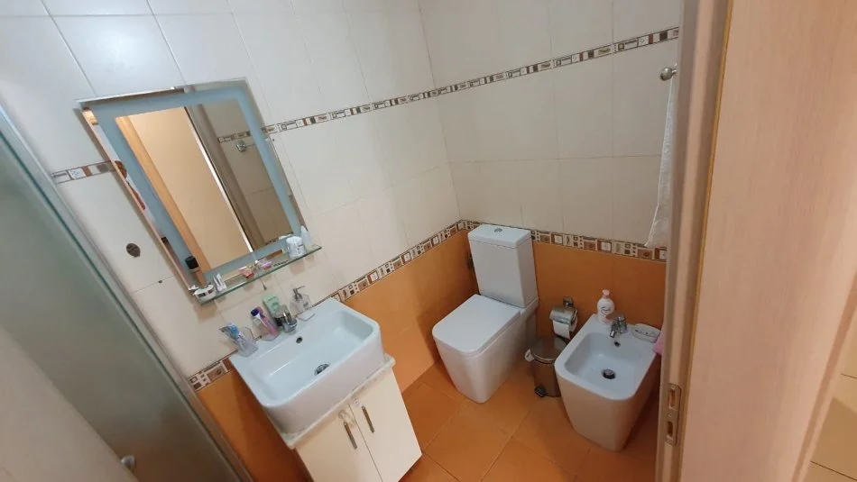 Tirane, shitet apartament 2+1+Ballkon Kati 8, 80 m² 250.000 € (Rruga e Kosovareve)