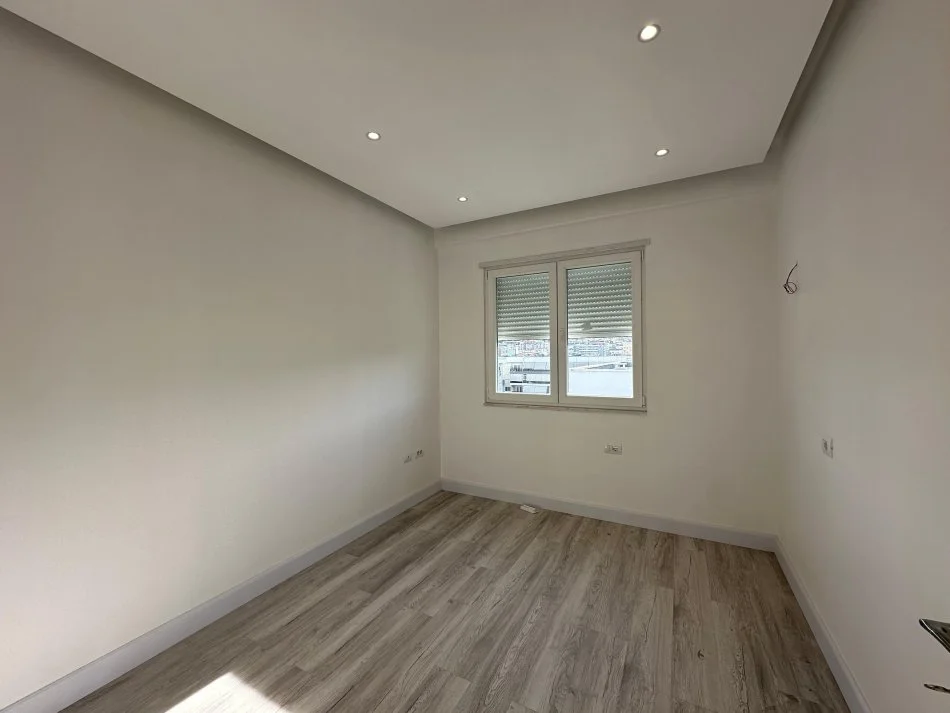 Tirane, shitet 3+1+Ballkon Kati 8, 157 m² 420.000 € (KOMUNA E PARISIT)