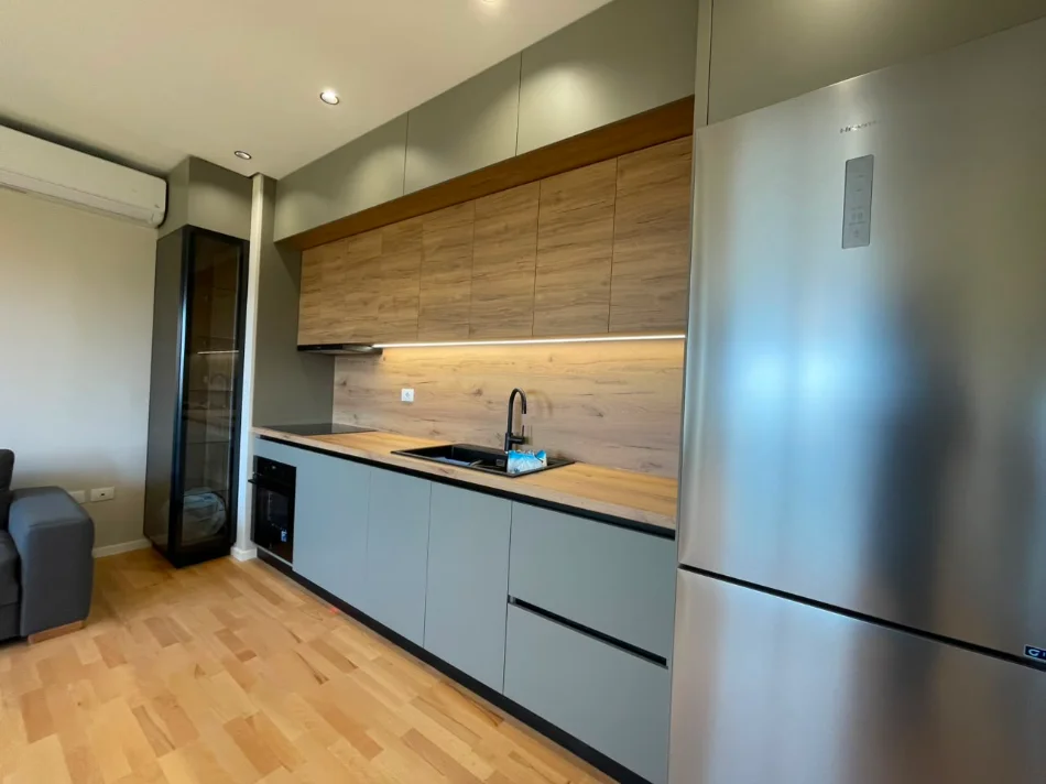 Tirane, jepet me qera apartament 2+1 Kati 3, 105 m² 600 € (Liqeni i Thate)
