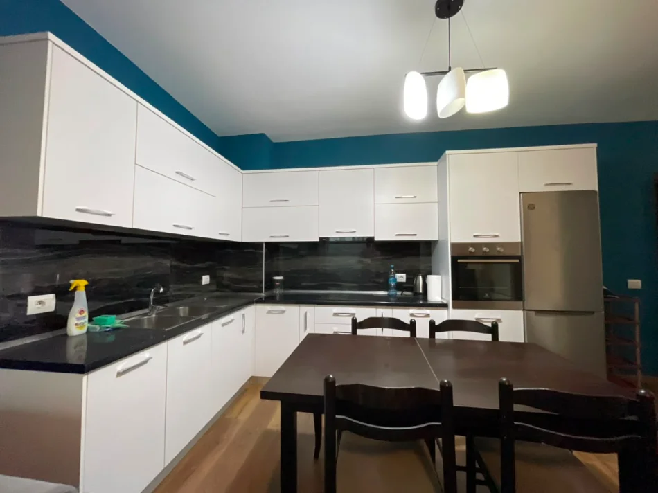 Tirane, jepet me qera apartament 2+1 Kati 1, 110 m² 800 € (Kopeshti Zoologjik)