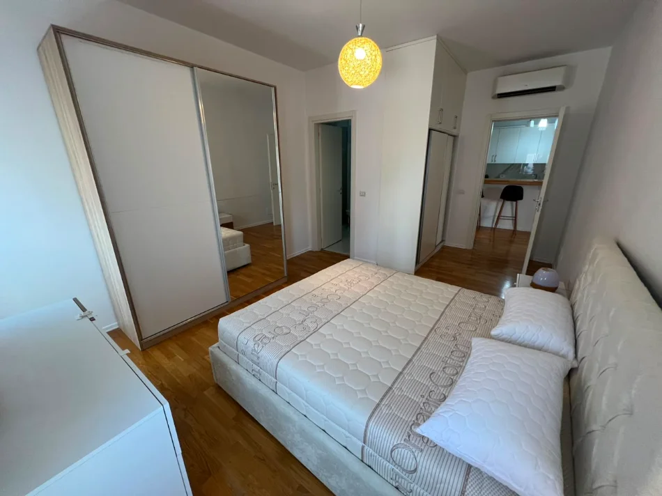 Tirane, jepet me qera apartament 2+1 Kati 2, 105 m² 1.250 € (Rruga e Barrikadave)