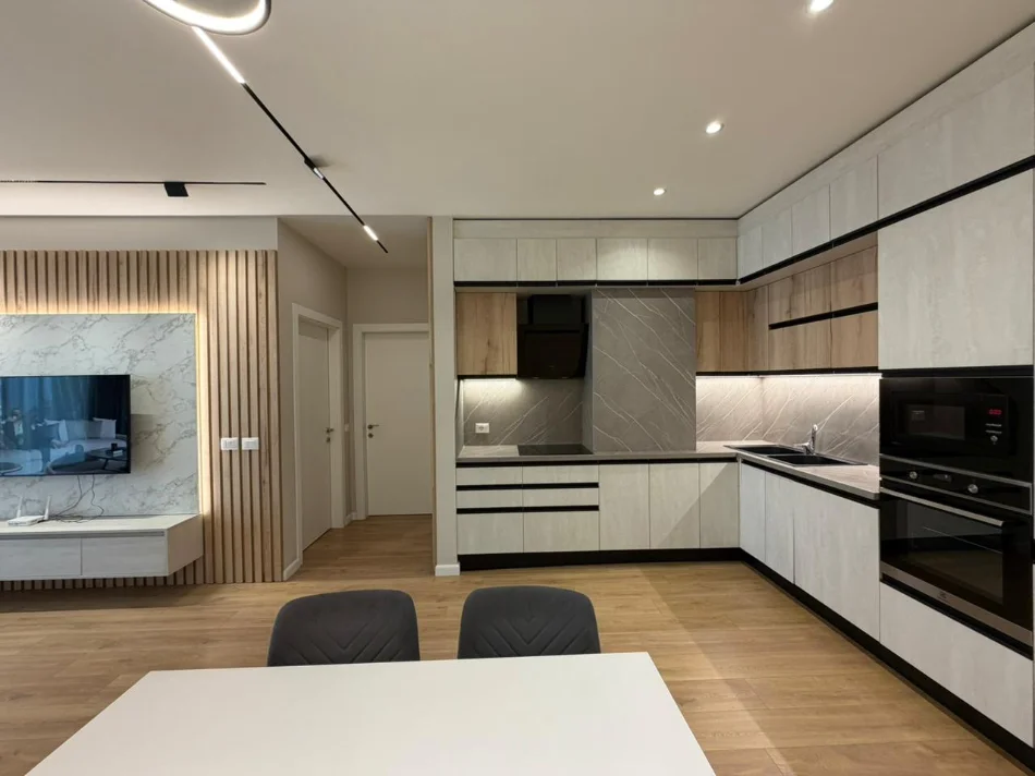 Tirane, jepet me qera apartament 2+1 Kati 3, 110 m² 1.000 € (Komuna e Parisit)
