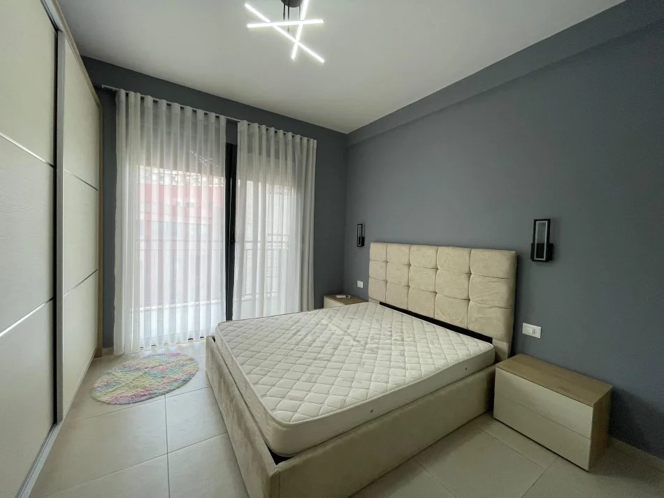 Tirane, jepet me qera apartament 2+1+Ballkon Kati 6, 154 m² 1.000 € (Kodra e Diellit)