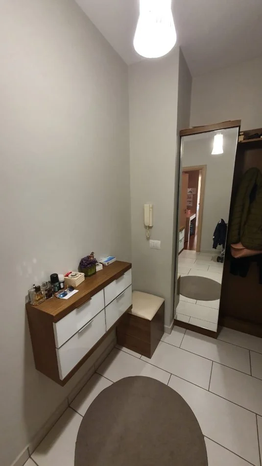 Tirane, shitet apartament 2+1+Ballkon Kati 8, 80 m² 250.000 € (Rruga e Kosovareve)