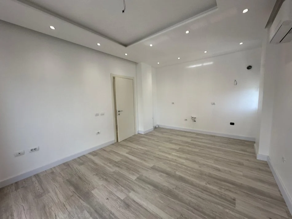 Tirane, shitet 3+1+Ballkon Kati 8, 157 m² 420.000 € (KOMUNA E PARISIT)