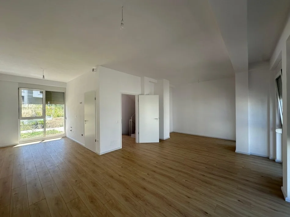 Tirane, jepet me qera Vile Kati 0, 252 m² 1.200 € (Residenca Aba prane Liqenit te Farkes.)