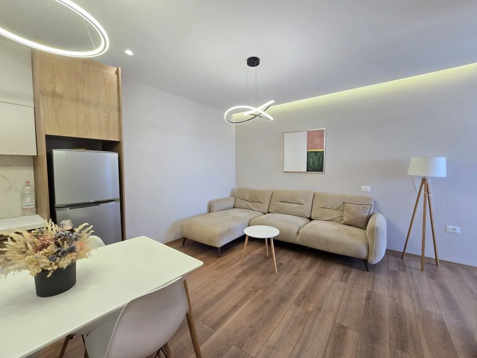 Tirane, jepet me qera apartament 2+1 Kati 8, 87 m² 850 € (Perballe Delijorgjit)