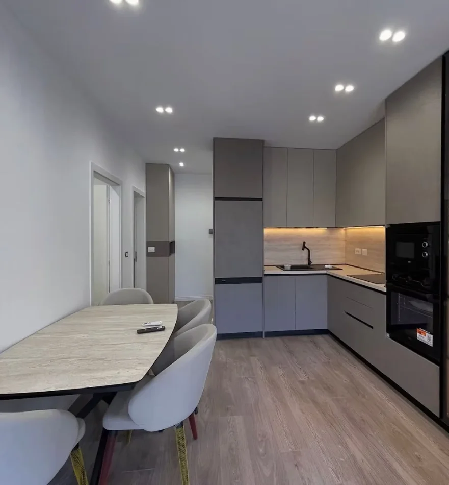 Tirane, jepet me qera 2+1 Kati 3, 75 m² 900 € (Zogu i Zi)