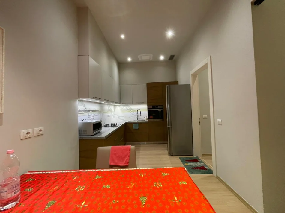 Tirane, shitet apartament 3+1 Kati 1, 150 m² 320.000 € (Liqeni i Thate)