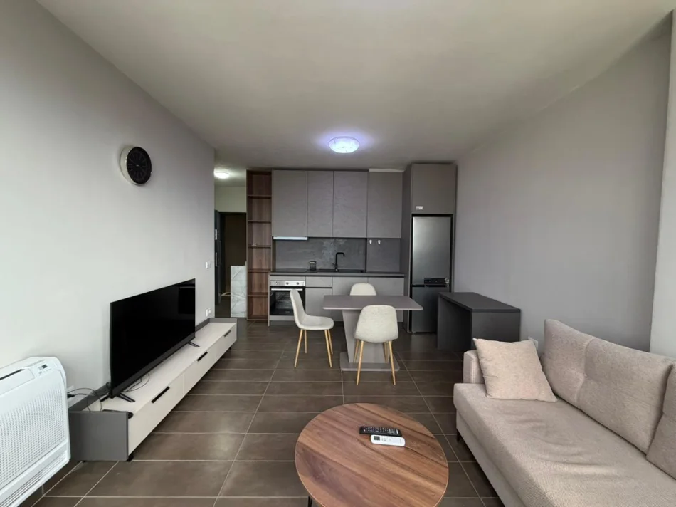 Tirane, jepet me qera apartament 2+1 , 85 m² 650 € (Yzberisht)