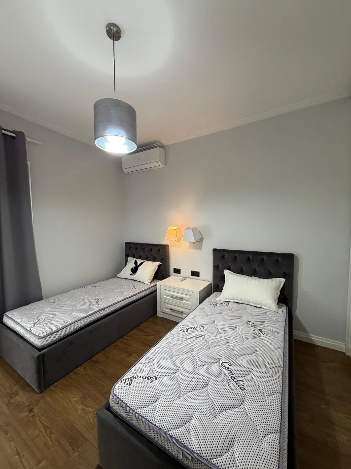 Tirane, jepet me qera apartament 2+1 Kati 3, 110 m² 1.000 € (Kopeshti Botanik)