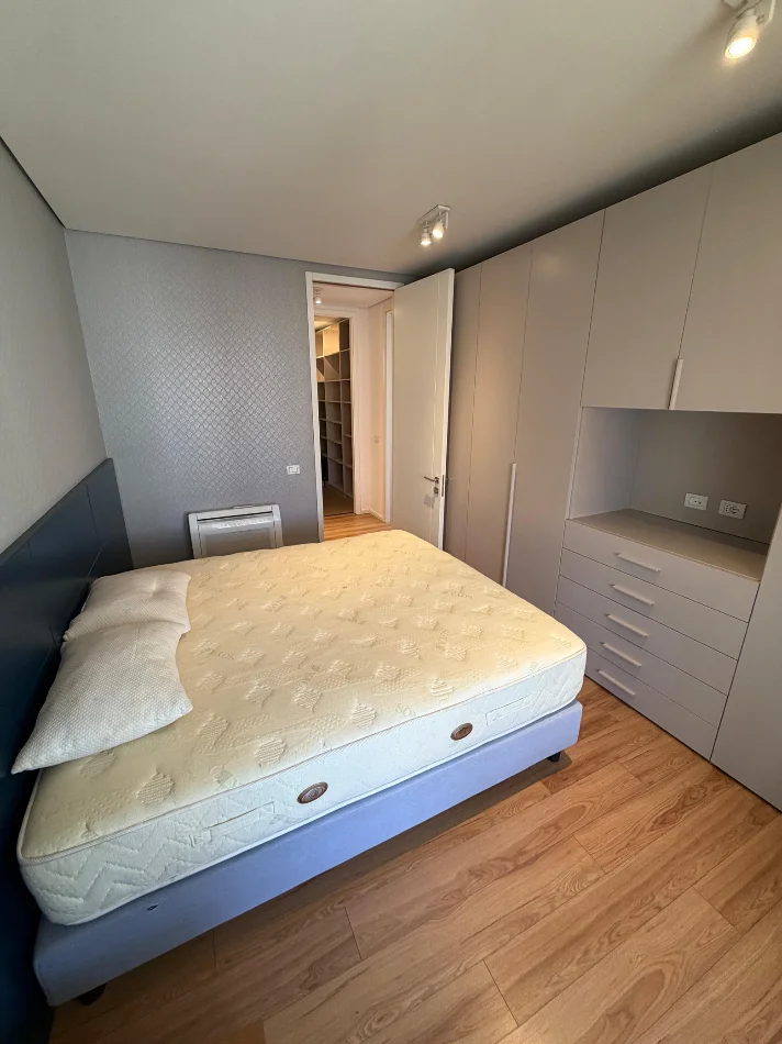 Tirane, jepet me qera apartament 2+1 Kati 6, 95 m² 800 € (Rruga Bardhyl)