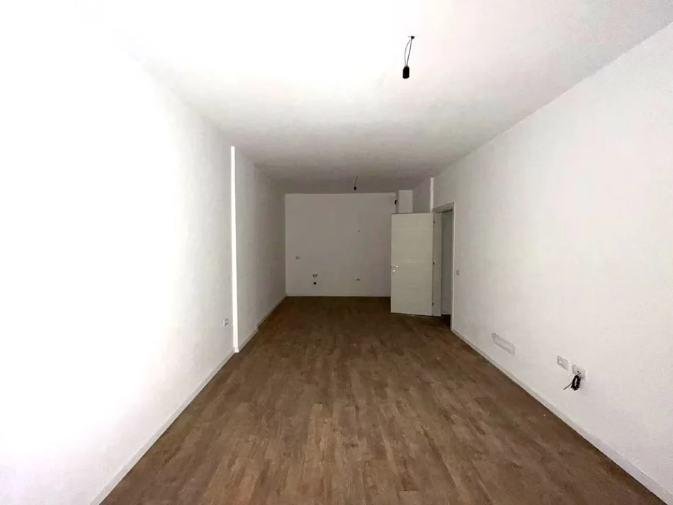 Tirane, shitet apartament 1+1 Kati 3, 82 m² 135.000 € (Laprake)