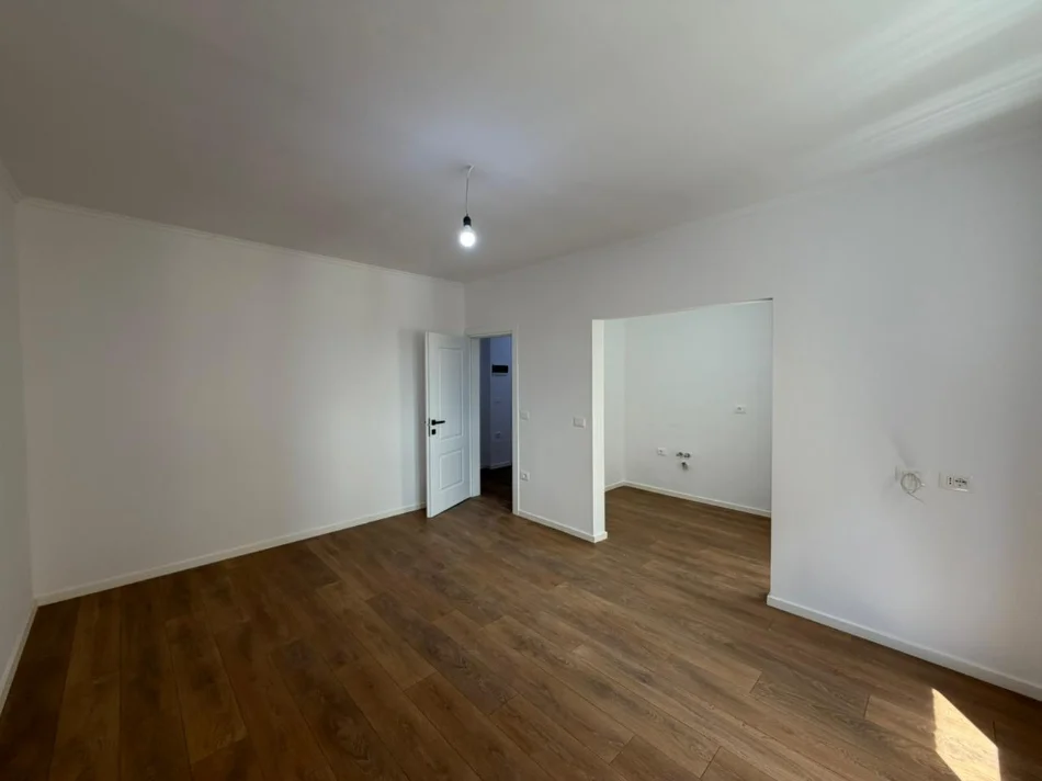 Tirane, shitet apartament 1+1 Kati 5, 54 m² 98.000 € (Porcelan)