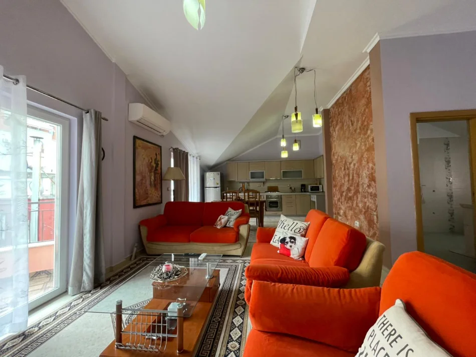 Tirane, jepet me qera apartament 3+1 Kati 2, 144 m² 850 € (Kristal Center.)