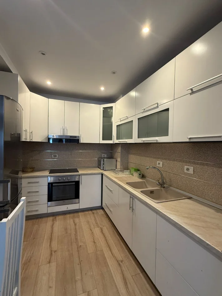 Tirane, shitet apartament 2+1 Kati 5, 100 m² 280.000 € (Komuna e Parisit)