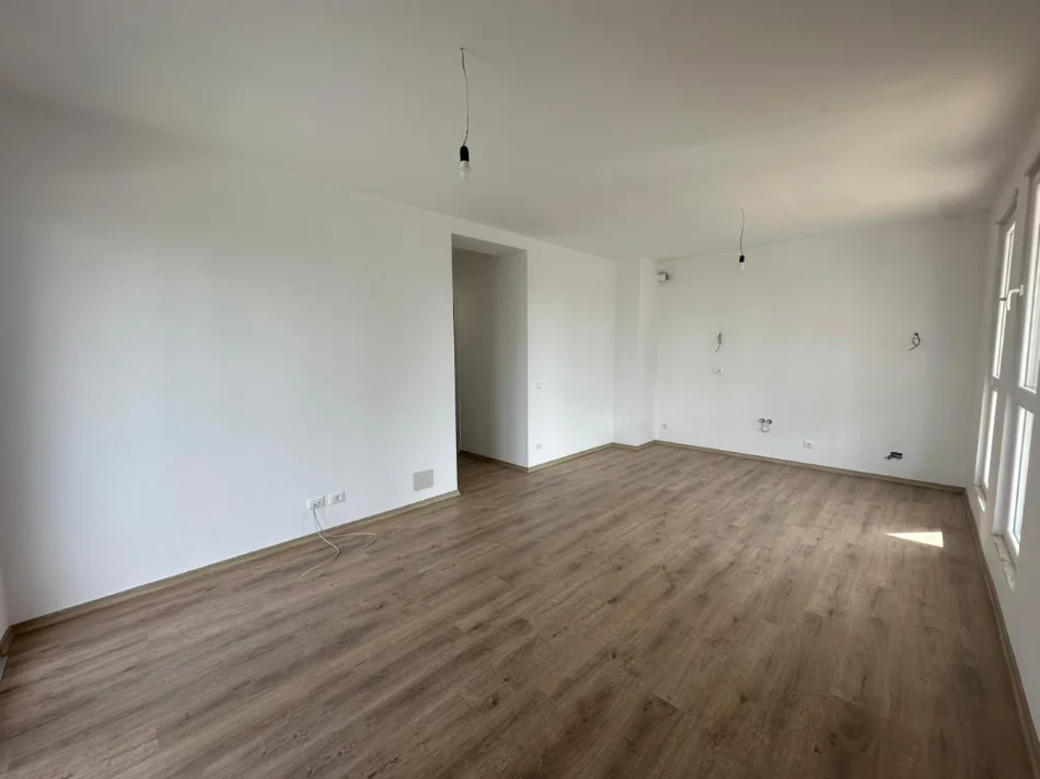 Tirane, jepet me qera apartament 2+1 Kati 1, 110 m² 400 € (QTU)
