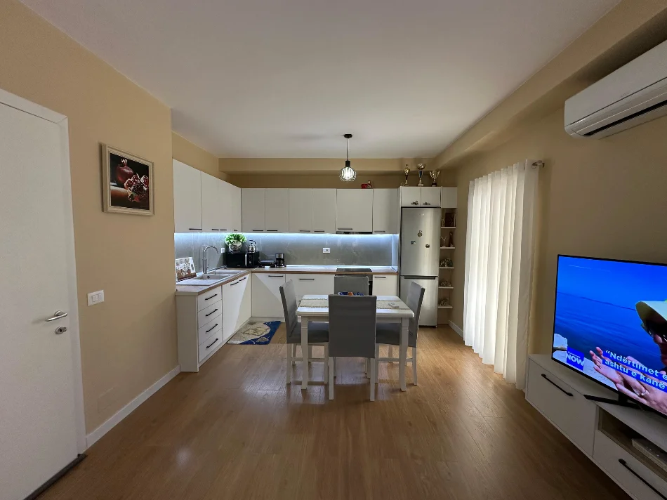 Tirane, jepet me qera apartament 1+1 Kati 2, 68 m² 550 € (Selite)