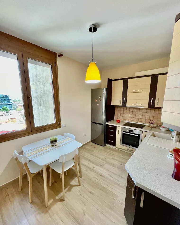 Tirane, jepet me qera apartament 1+1+Ballkon Kati 8, 75 m² 800 € (Myslym Shyri)