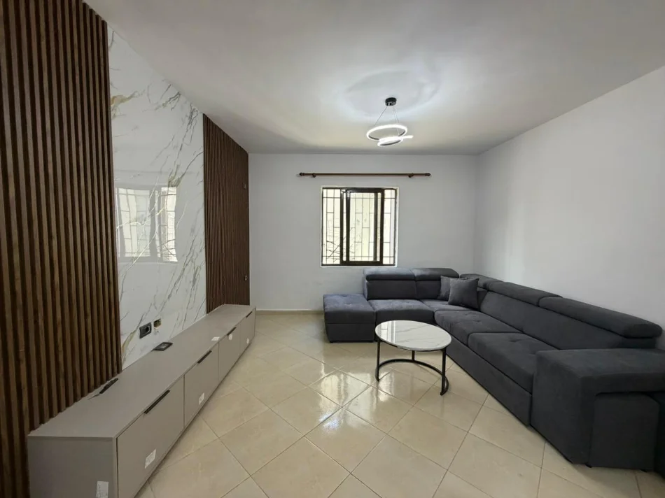 Tirane, jepet me qera apartament 1+1 Kati 1, 55 m² 300 € (Don Bosko)