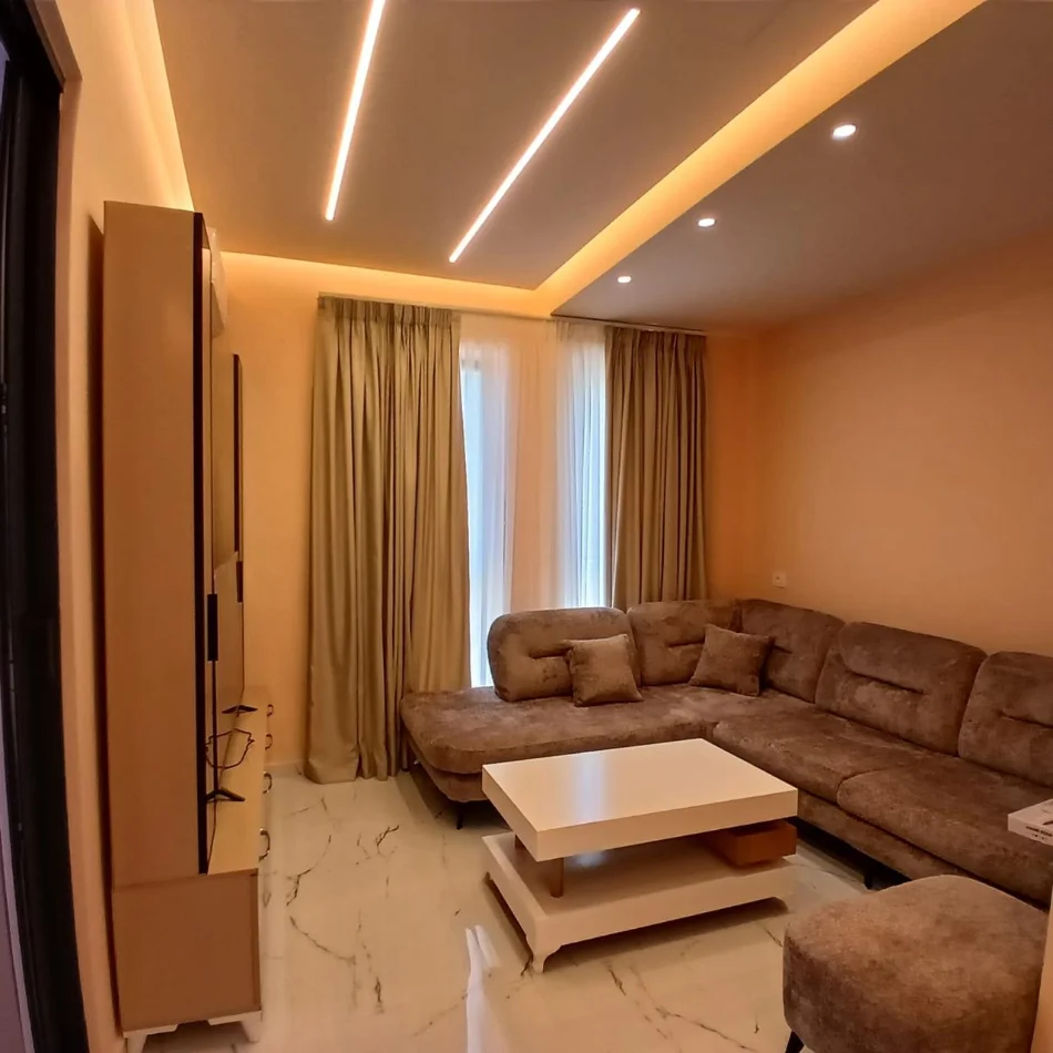 Tirane, jepet me qera apartament 1+1 Kati 2, 65 m² 450 € (Rruga e Dibres)
