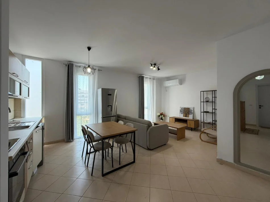 Tirane, jepet me qera apartament 1+1 Kati 5, 50 m² 600 € (Komuna e Parisit)