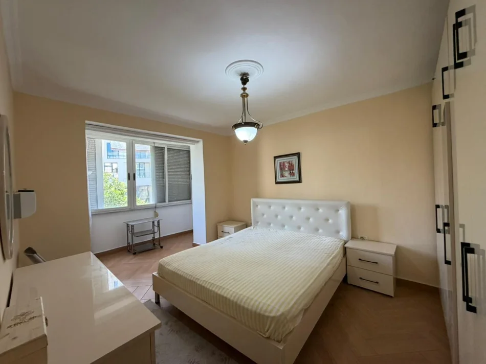 Tirane, jepet me qera apartament 1+1 Kati 4, 55 m² 500 € (Mine Peza)