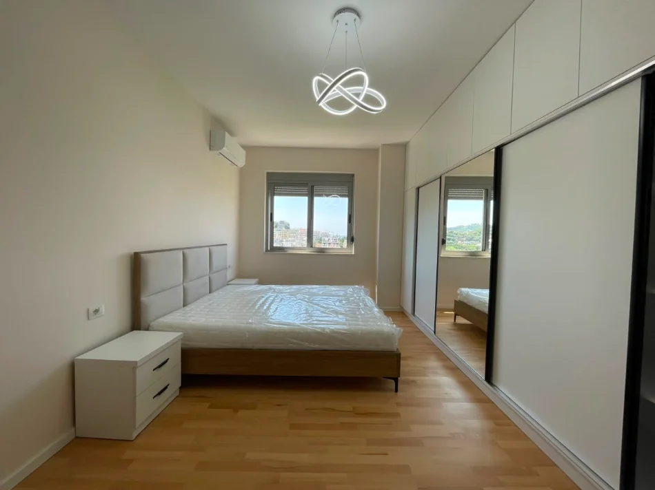 Tirane, jepet me qera apartament 2+1 Kati 3, 105 m² 600 € (Liqeni i Thate)