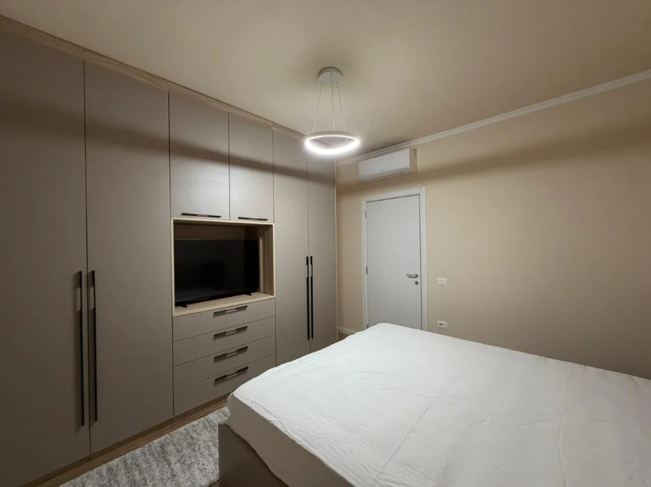 Tirane, jepet me qera apartament 1+1 Kati 3, 67 m² 1.000 € (Liqeni i Thate)