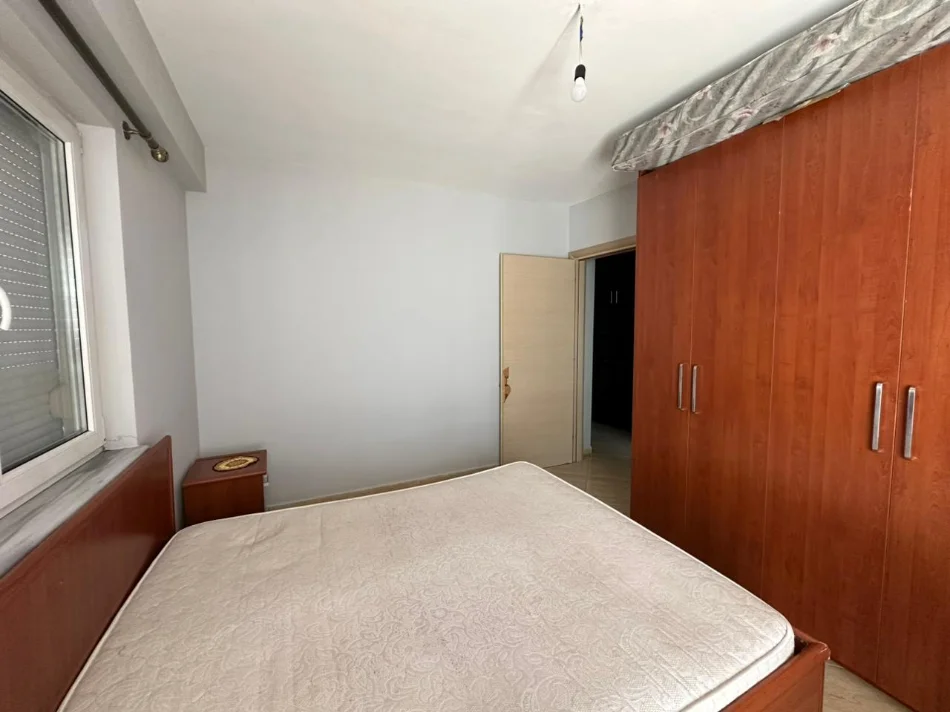 Tirane, jepet me qera apartament 2+1 Kati 5, 110 m² 520 € (Rruga Jordan Misja)