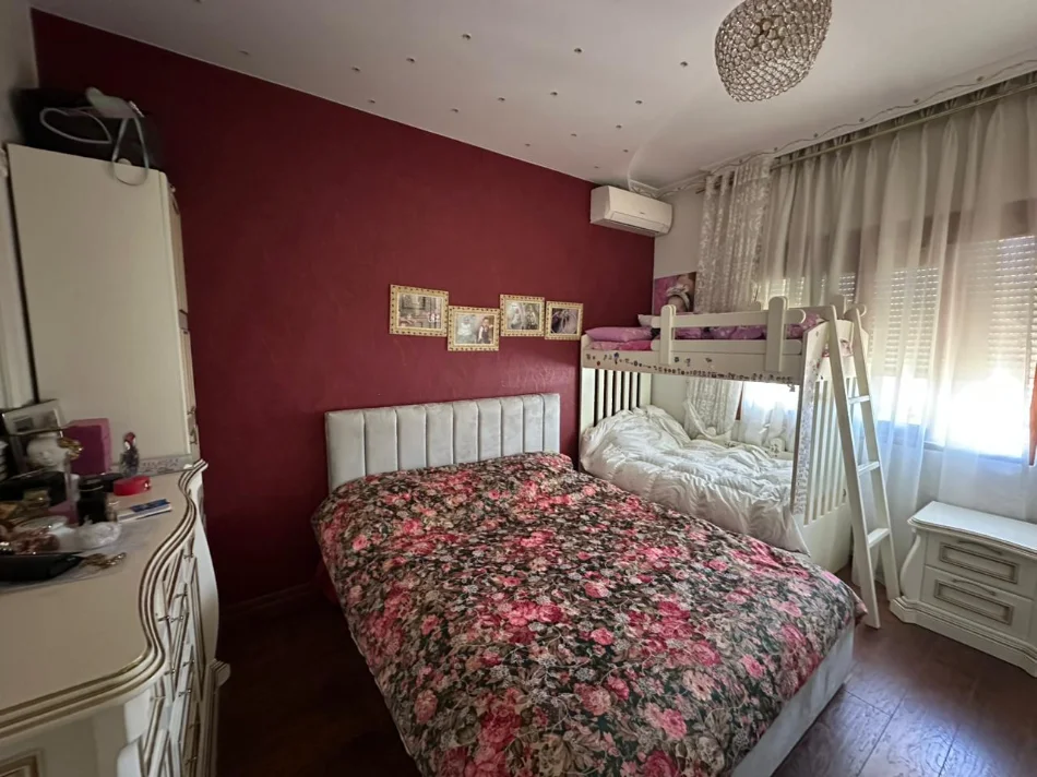 Tirane, jepet me qera apartament 1+1 Kati 9, 70 m² 650 € (Komuna e Parisit)
