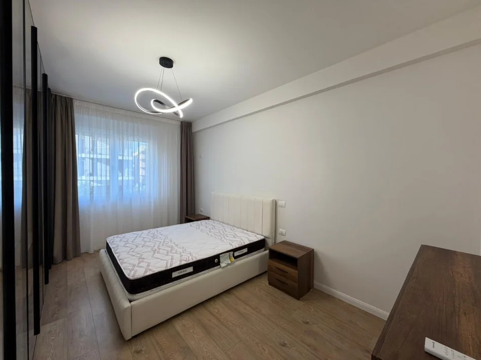 Tirane, jepet me qera apartament 1+1 Kati 4, 70 m² 800 € (Komuna e Parisit)