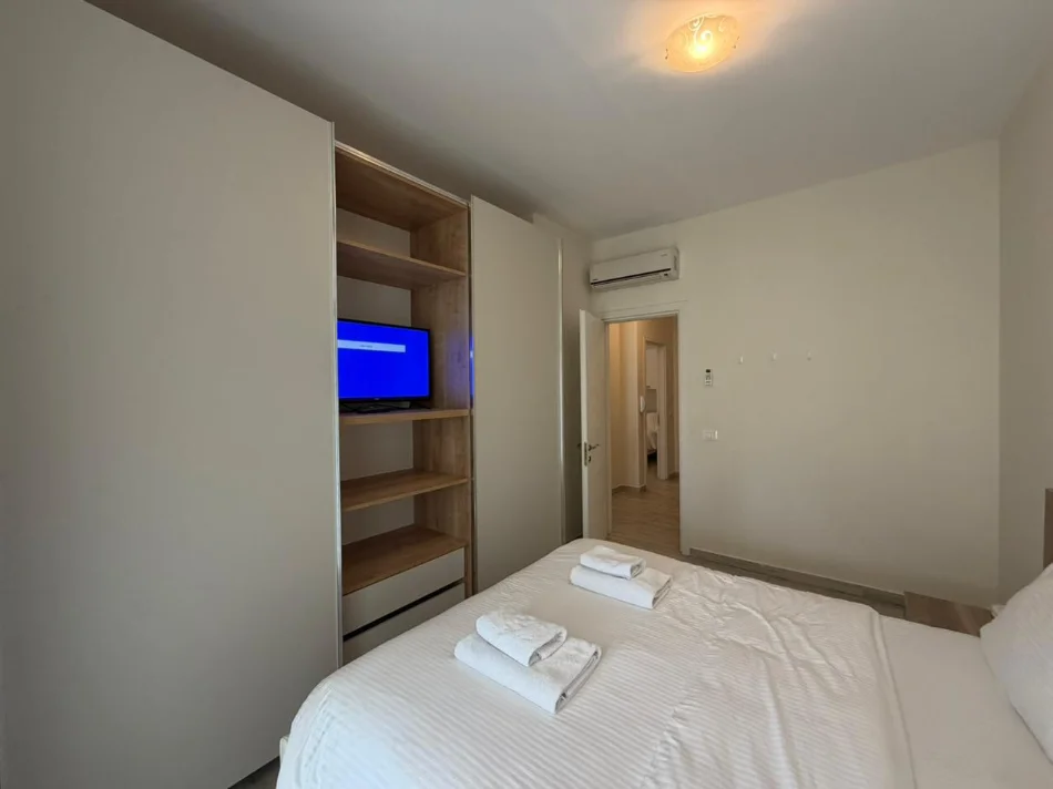 Tirane, jepet me qera apartament 2+1 Kati 2, 100 m² (Komuna e Parisit)