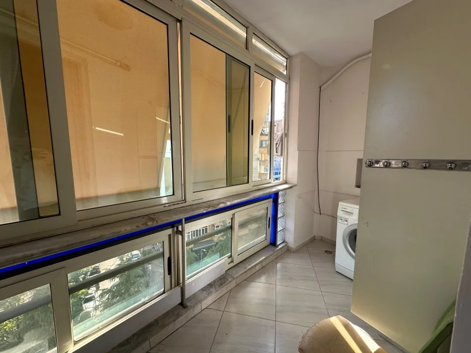 Tirane, Liste me oferta 2+1+Ballkon Kati 6, 90 m² (parku i autobusave)