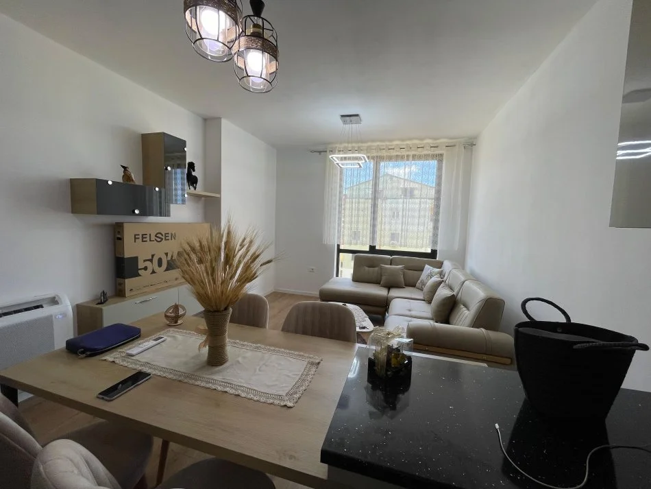 Tirane, jepet me qera 1+1 Kati 3, 60 m² 