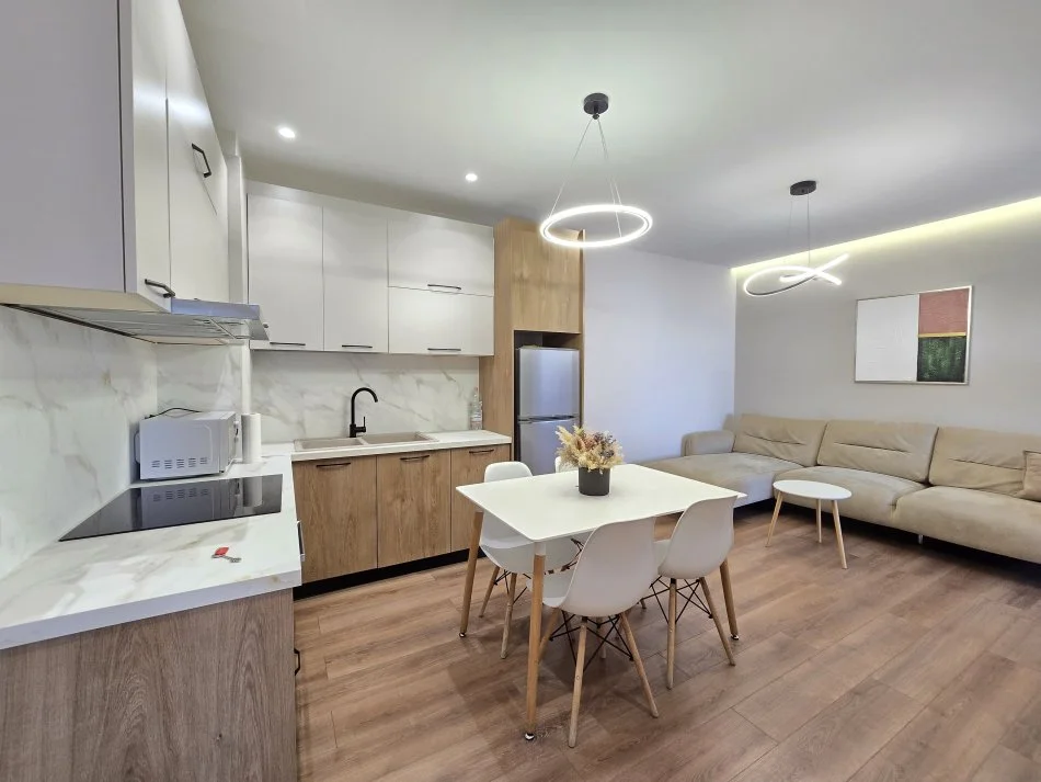 Tirane, jepet me qera apartament 2+1 Kati 8, 87 m² 850 € (Perballe Delijorgjit)