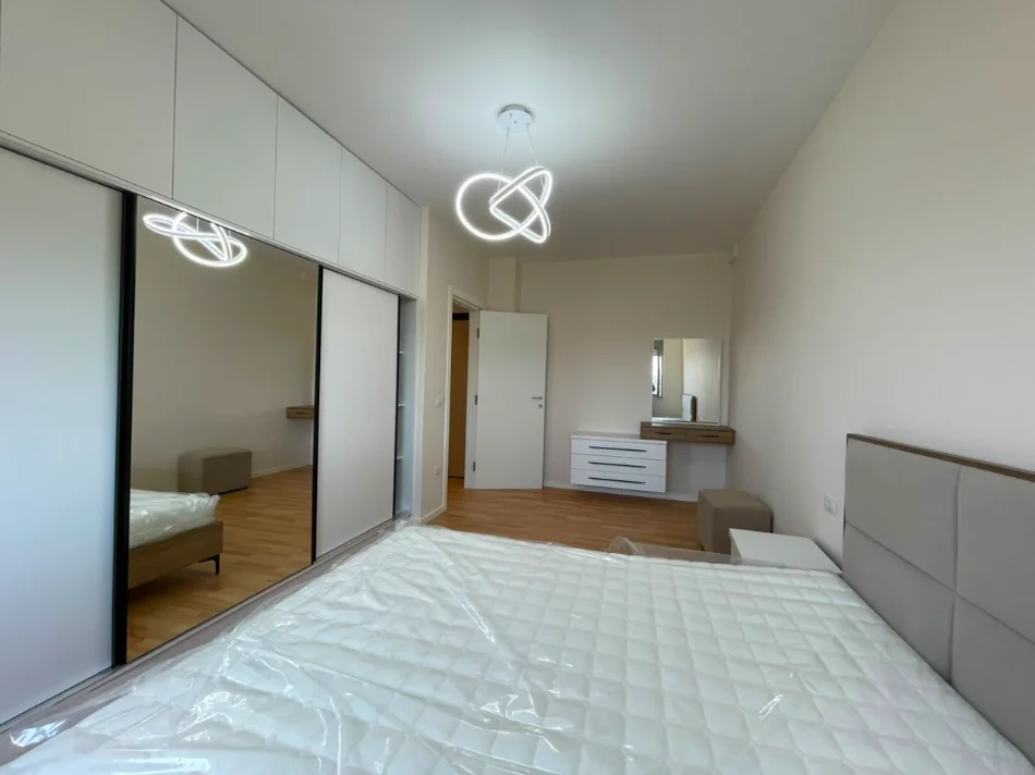 Tirane, jepet me qera apartament 2+1 Kati 3, 105 m² 600 € (Liqeni i Thate)