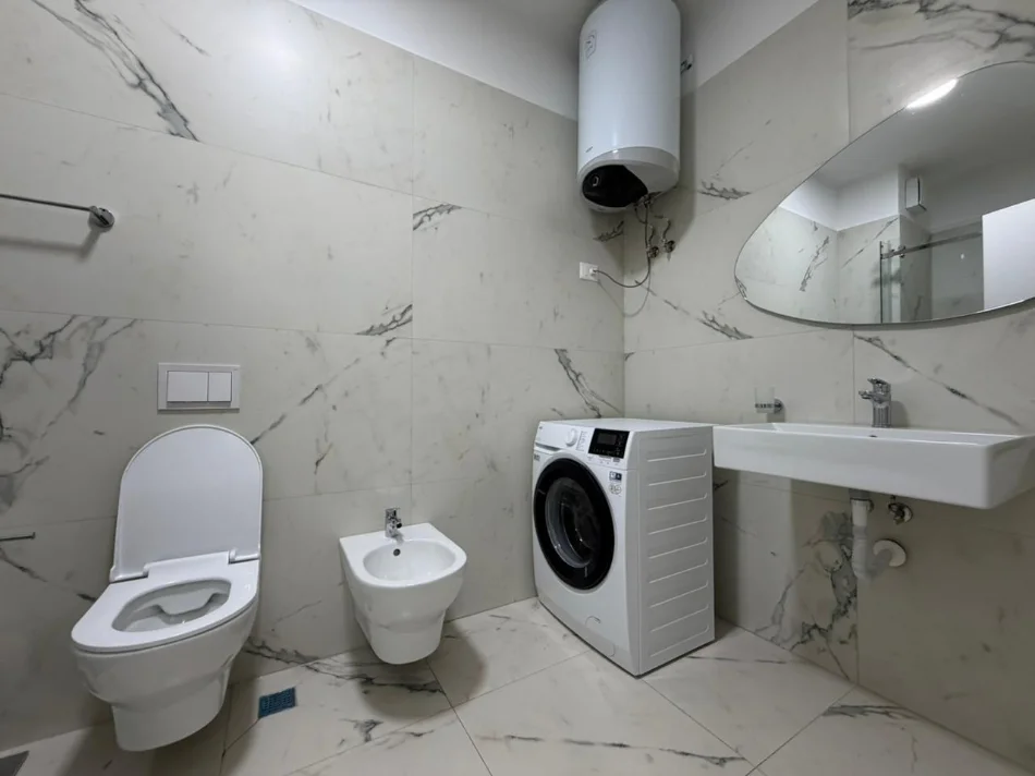 Tirane, jepet me qera apartament 1+1 Kati 3, 67 m² 1.000 € (Liqeni i Thate)
