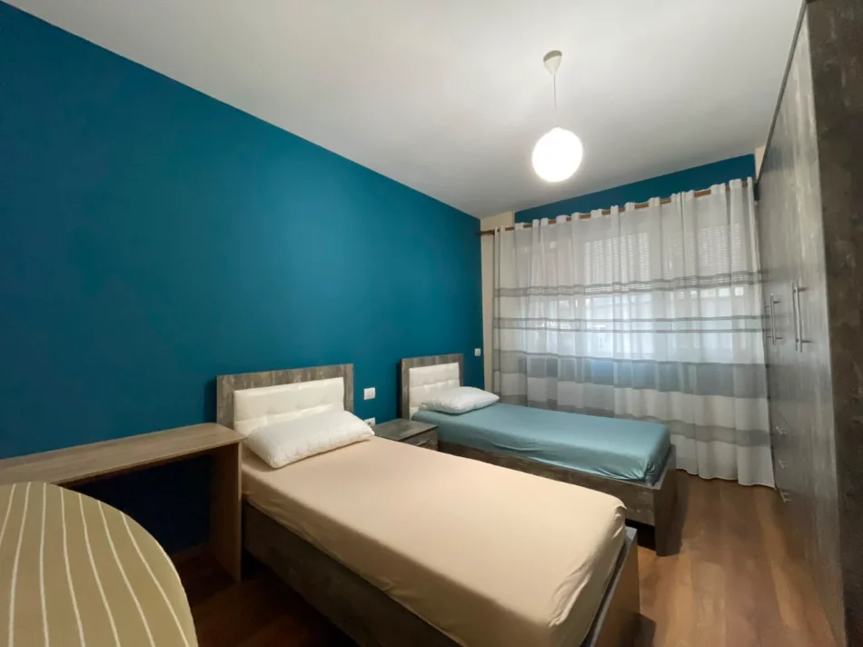 Tirane, jepet me qera apartament 2+1 Kati 1, 110 m² 800 € (Kopeshti Zoologjik)
