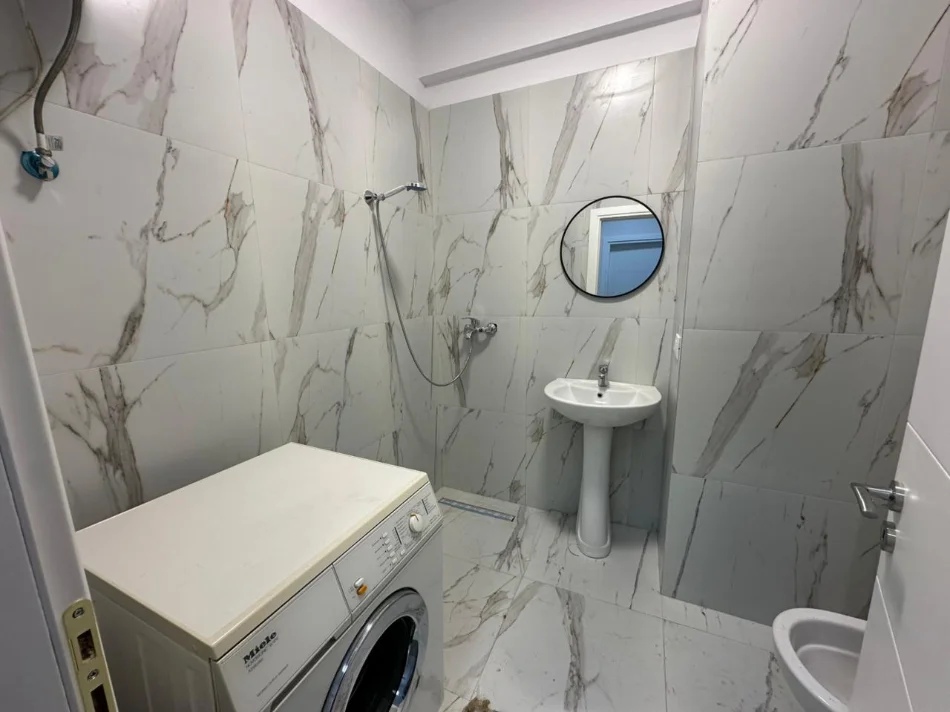 Tirane, jepet me qera apartament 1+1 Kati 2, 70 m² 500 € (Astiri)