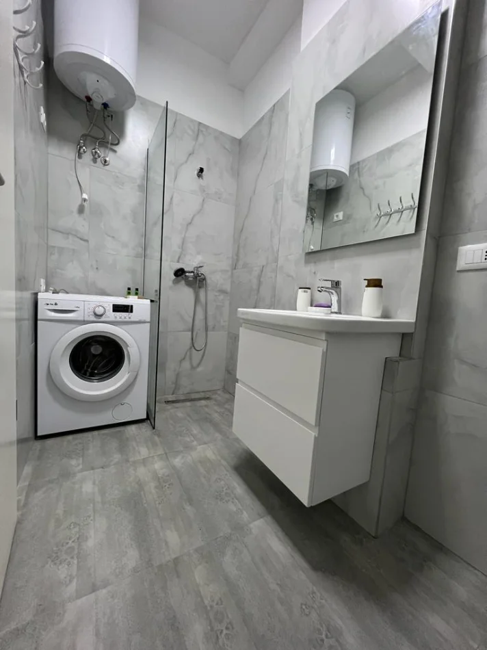 Tirane, jepet me qera apartament 1+1 Kati 3, 60 m² 650 € (Komplksi Kontakt/Ish-Parku)