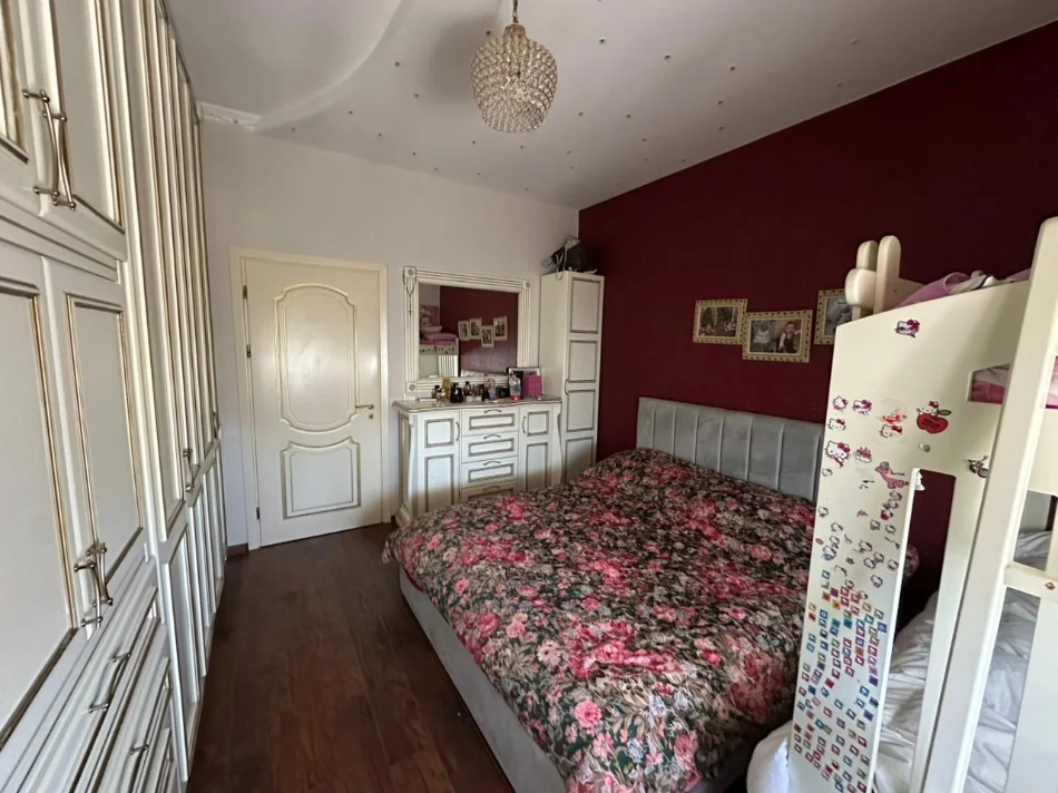 Tirane, jepet me qera apartament 1+1 Kati 9, 70 m² 650 € (Komuna e Parisit)